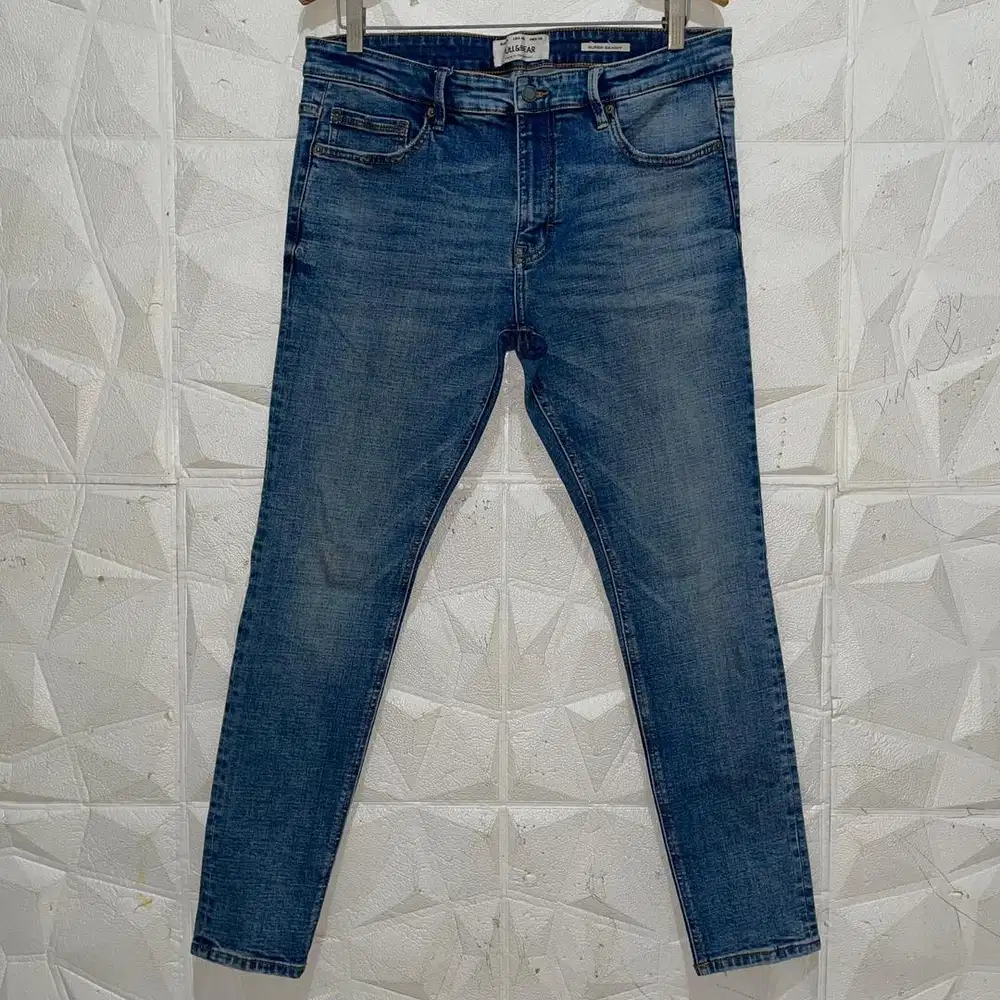 PULL & BEAR Classic Blue Jeans