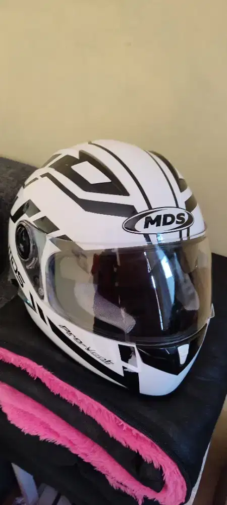 Helm MDS provent warna putih