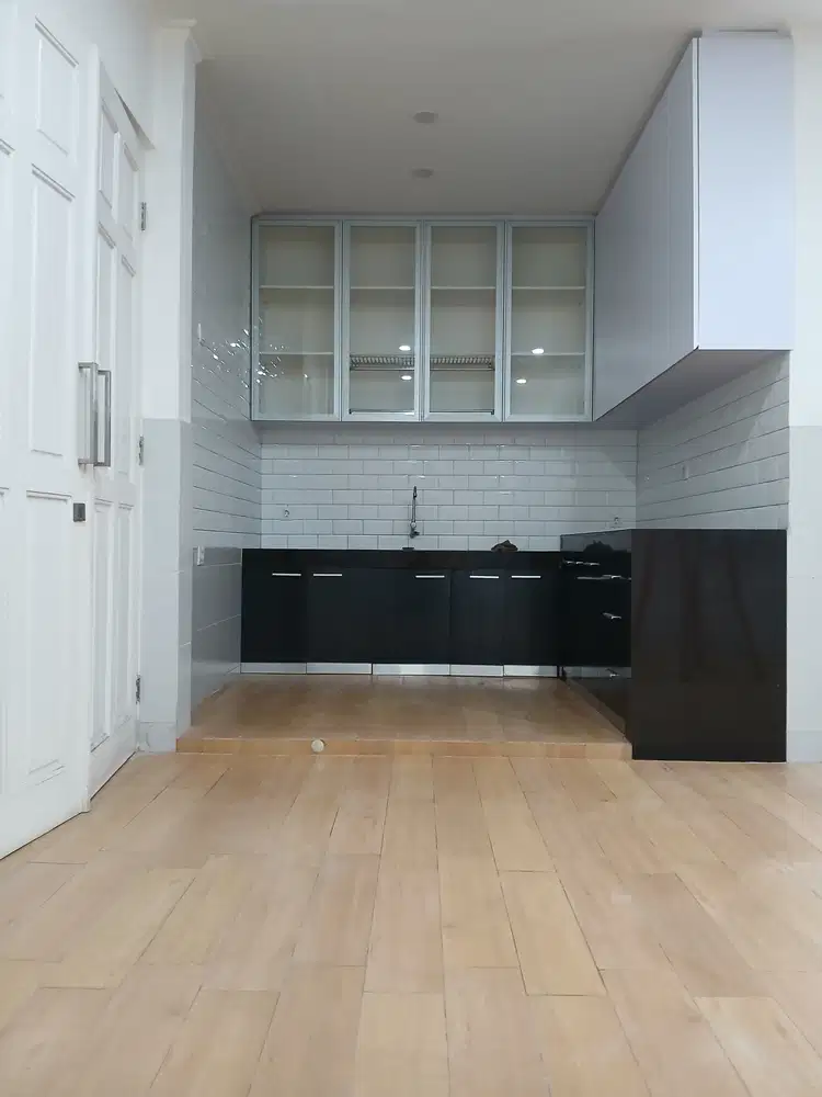 Dijual Cepat Rumah Hoek Taman Semanan Indah Ada CCTV 8 Kamera