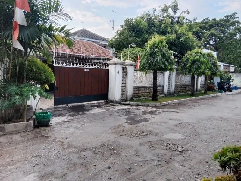 Rumah dan Kost Aktif  Luas Klasik Tengah Kota Manahan Solo (AR)
