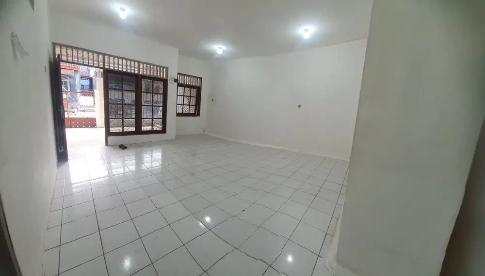 Disewakan rumah di  villa taman bandara