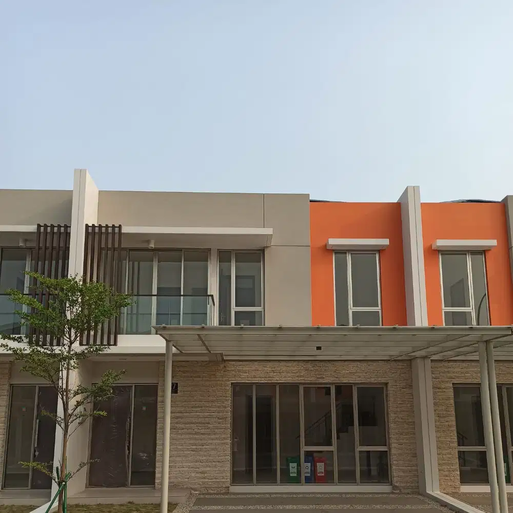 Disewakan RUMAH MEWAH PIK 2 dengan 2 Lantai selangkah ke Jalan Tol