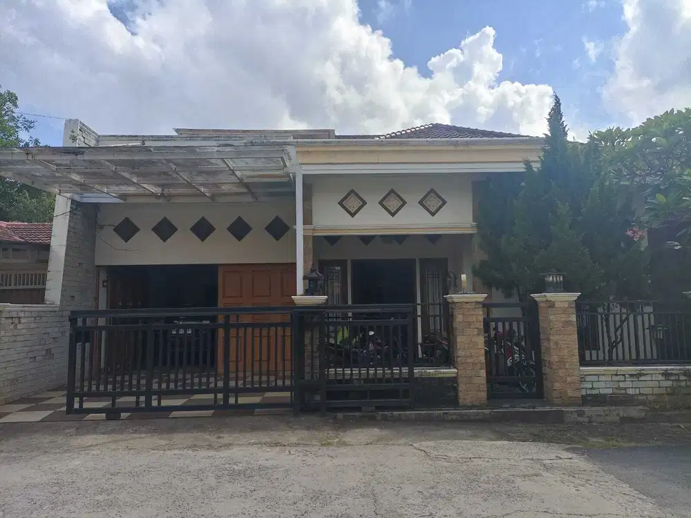 DIJUAL RUMAH LUAS DENGAN JOGLO PUSRI SUKAMAJU PALEMBANG