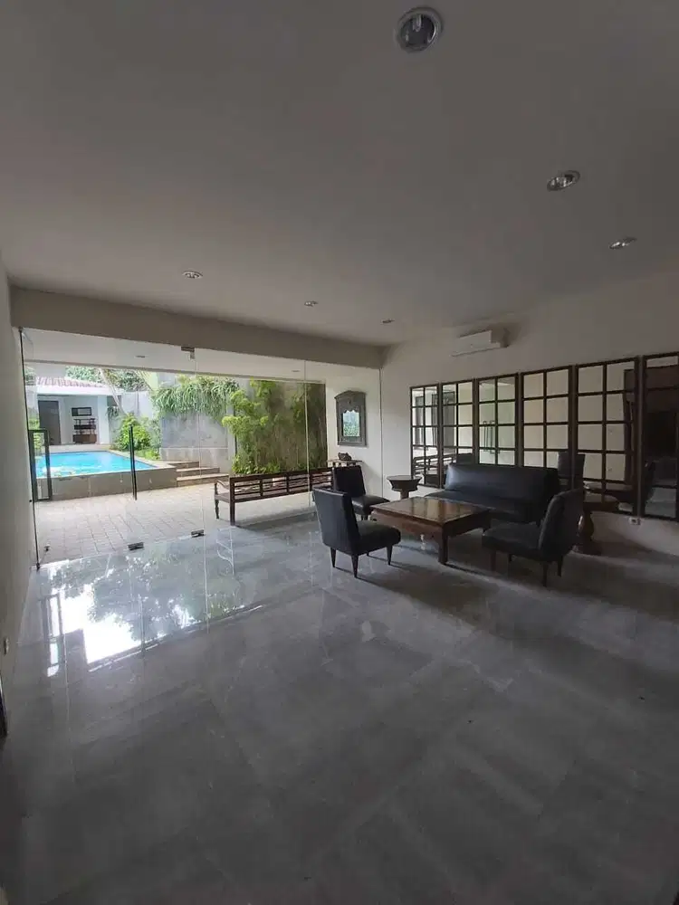 Disewakan Rumah Simprug garden Jakarta Selatan