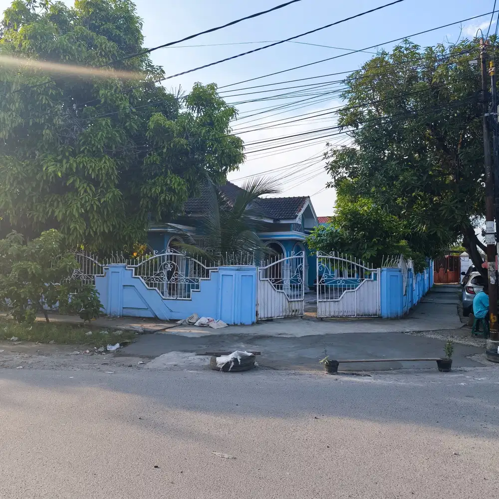 Rumah Hook Strategis Sangat Luas, Bagus dan Siap Huni di Medan