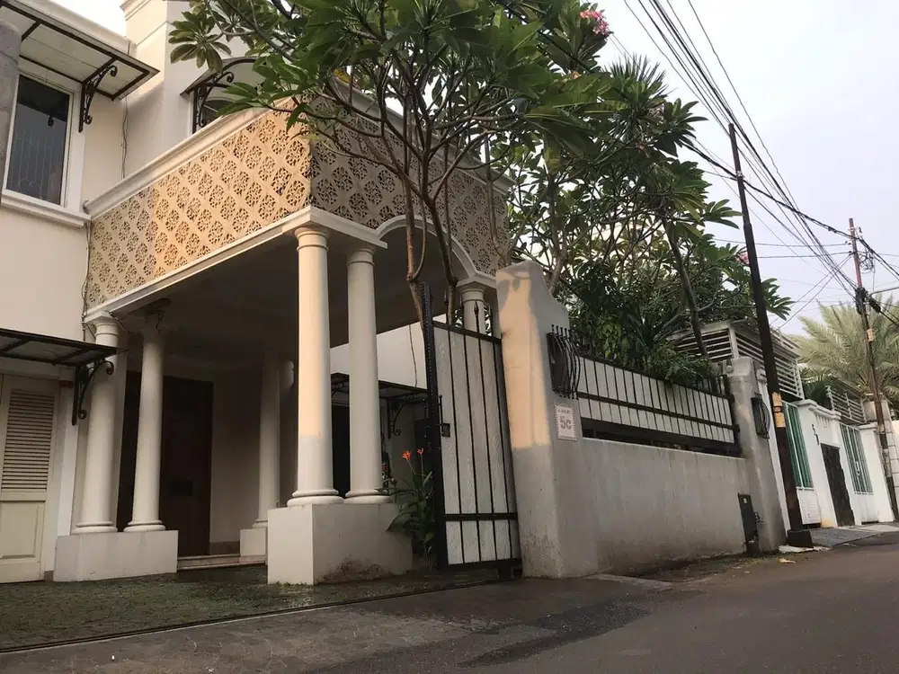 RUMAH MEWAH PRIVATE POOL SIAP HUNI DI AMPERA JAKARTA SELATAN