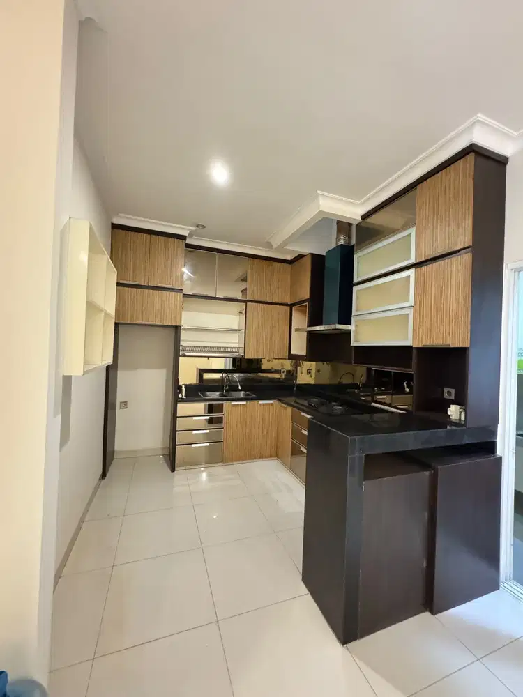 Rumah City Resort Cengkareng semi furnished rapi bagus,murah