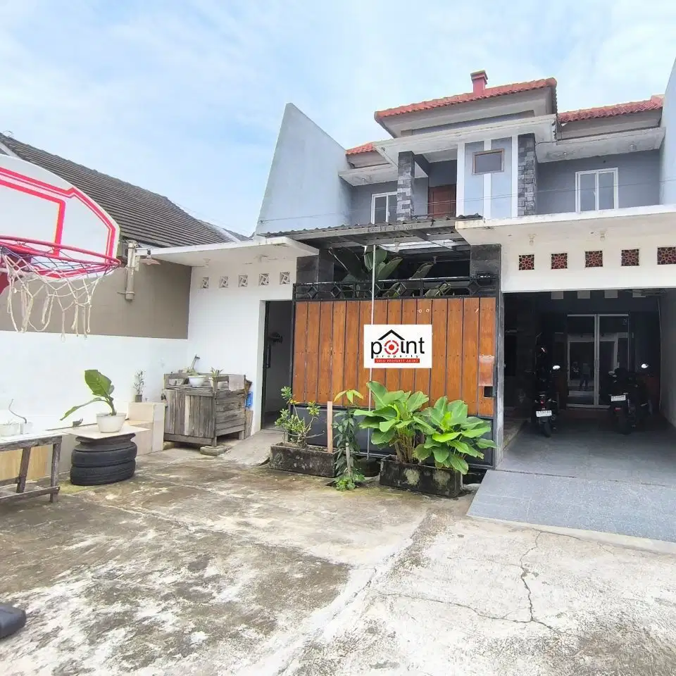 Rumah bagus 2 Lt di perum cluster nyaman dekat kampus akfis