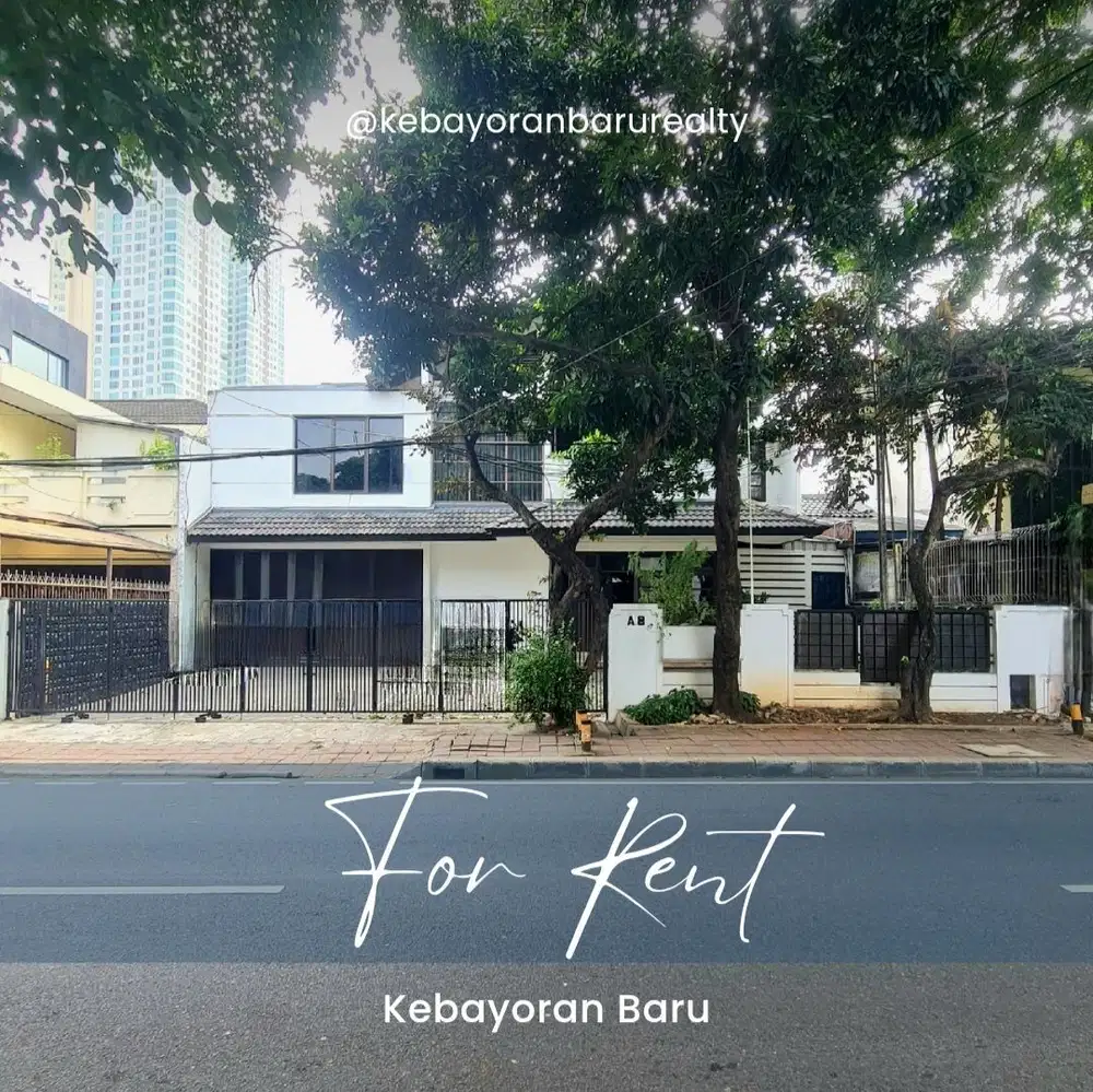 Rumah Kebayoran Baru Cocok Usaha Jalan Utama dan Lebar Parkir Luas