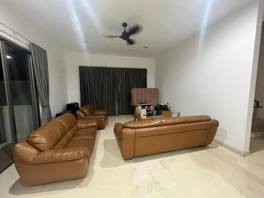 Rumah Dijual Digolf Island ukuran 12x25 hoek