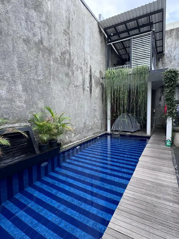 DIJUAL RUMAH MEWAH 2 LANTAI ADA KOLAM RENANG DI SECOND BOULEVARD!