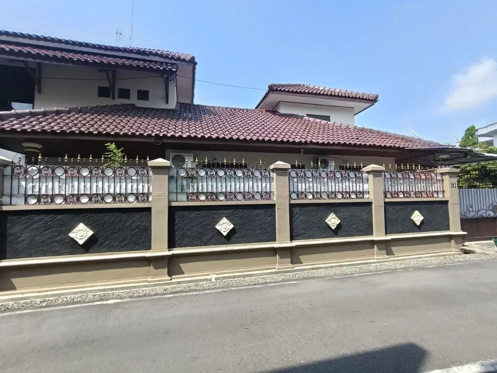 Rumah Etnic Luas 325m² Kokoh Selangkah ke Jl Adi Sumarmo Surakarta