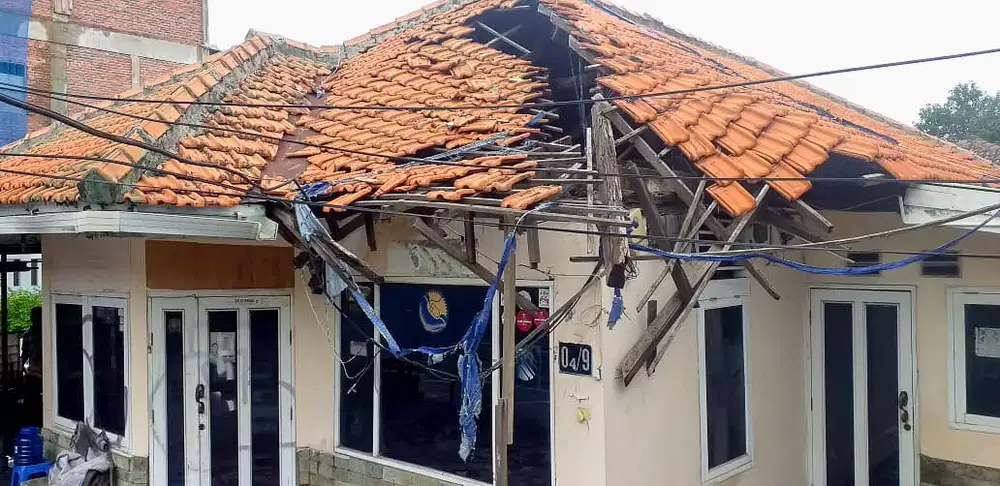 Di Jual Rumah Usaha Hitung Tanah di Pinggir Jalan Ramai di Bintaro