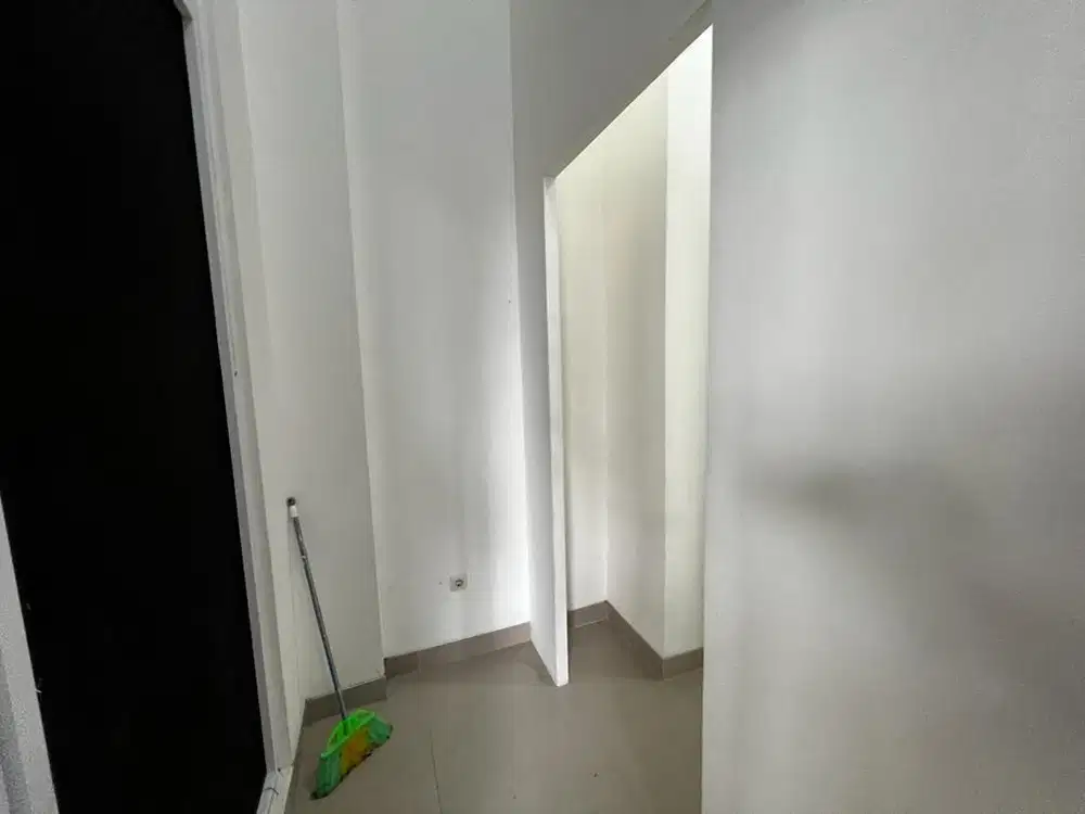 Disewakan Ruko PIk 2 sudah ada sekat untuk office