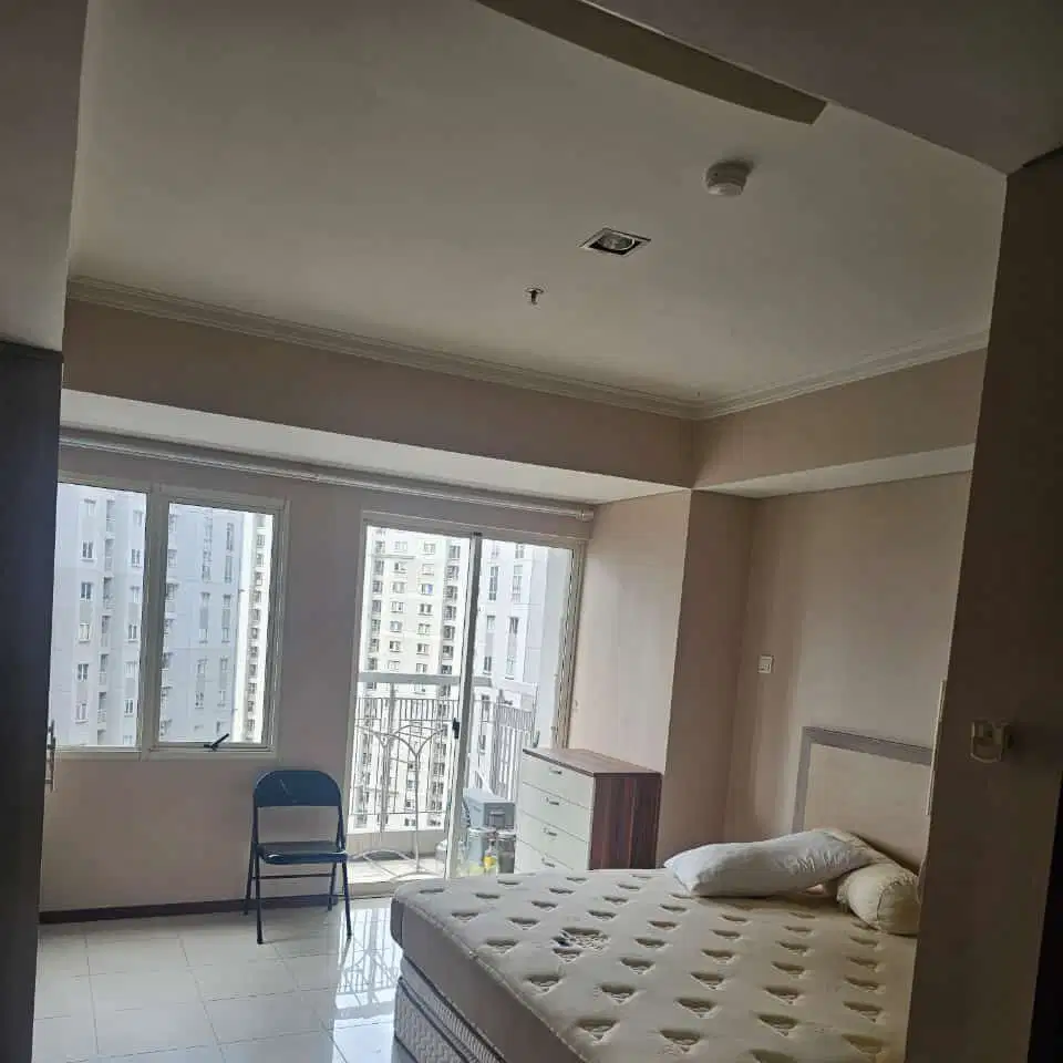 Disewakan semi furnish tipe studio apt royal mediterania garden res