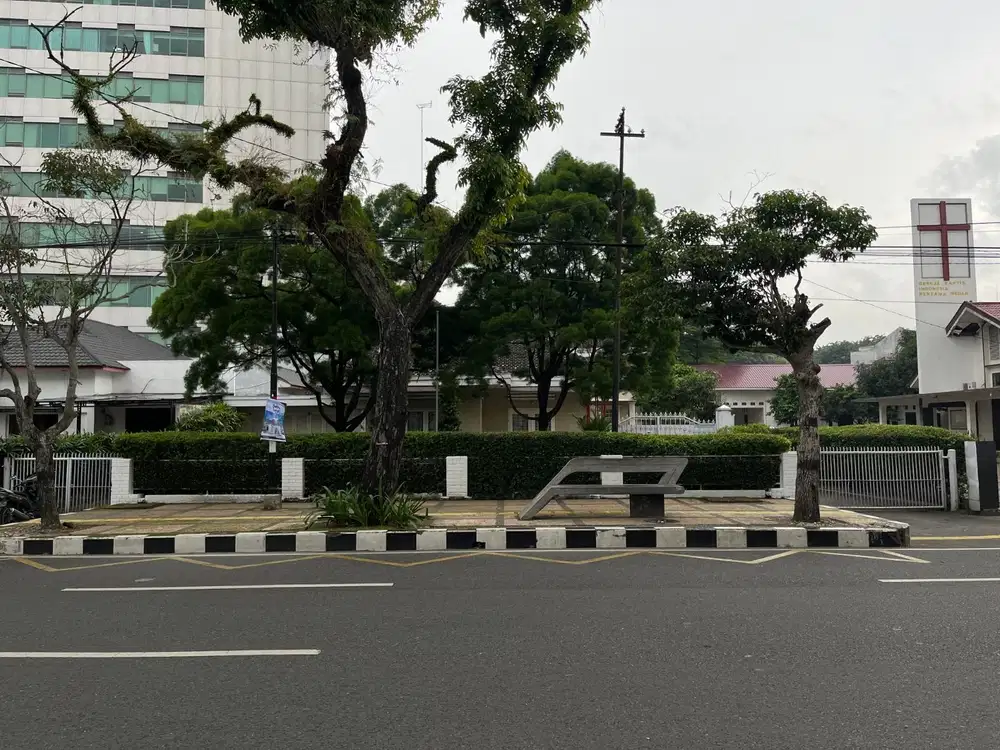 Villa di Jalan Diponegoro ( Depan Hotel Adi Mulia )