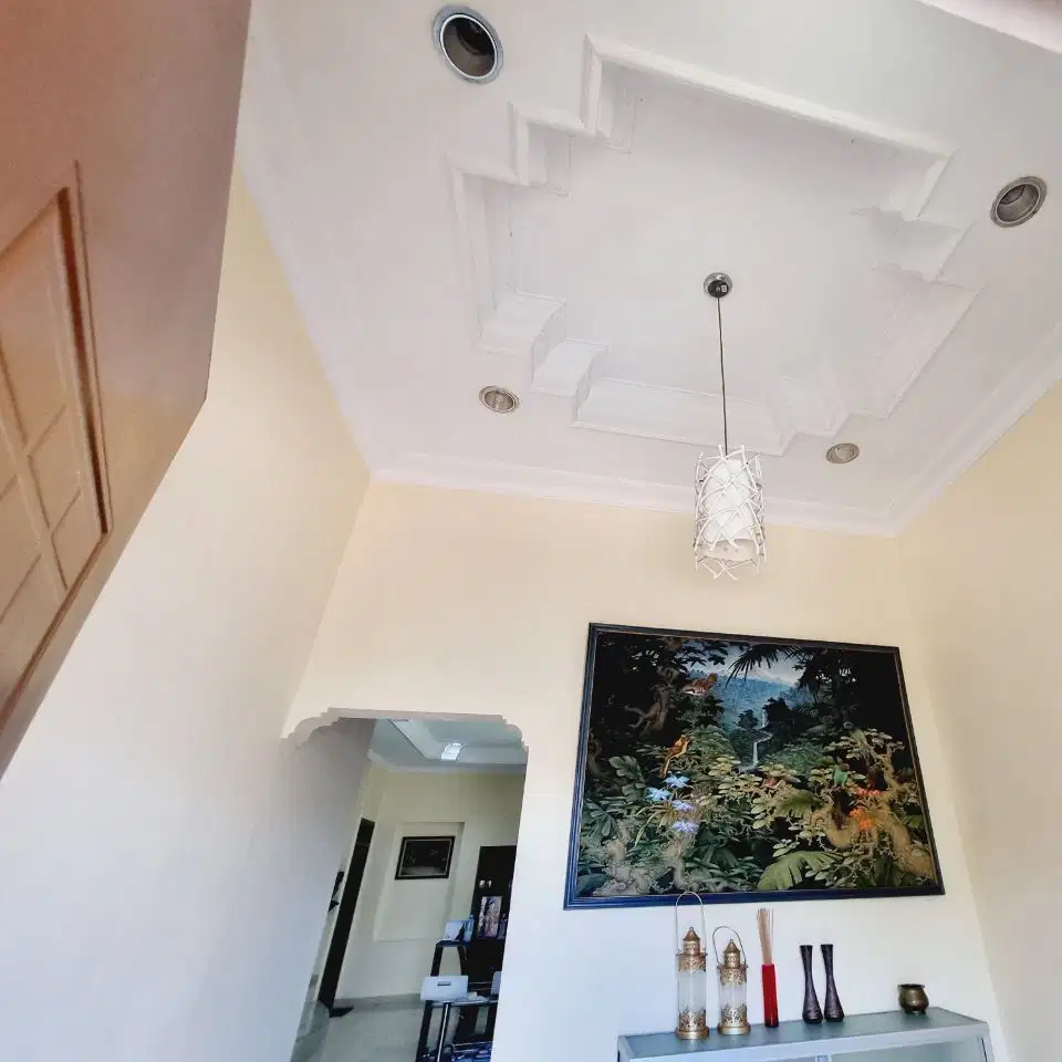 Rumah 2 Lt hook nyaman dan luas di dalam kota Solo