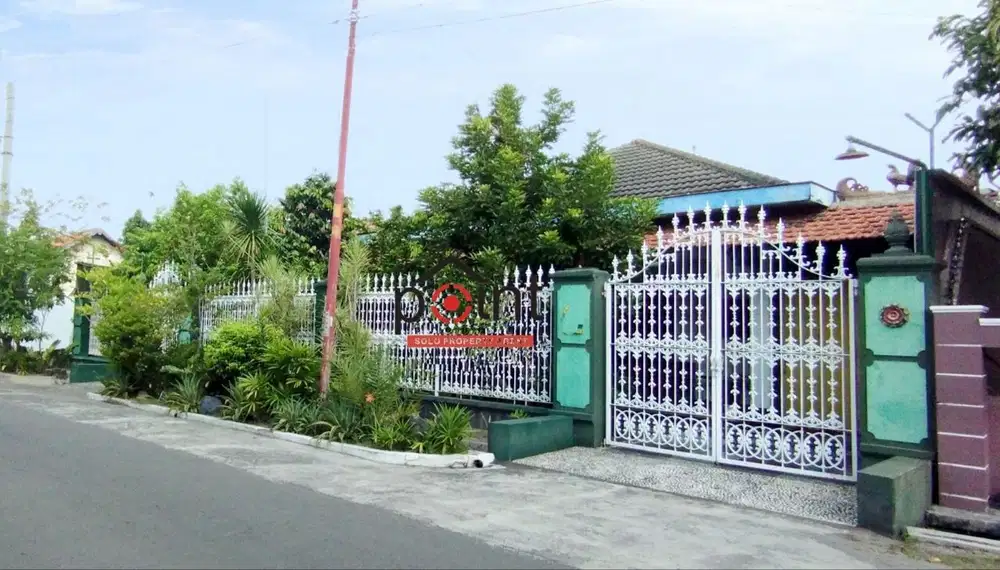 Rumah Bagus SHM Luas 552m² Terawat Tengah Kota Solo Hook Akses 2 Jl