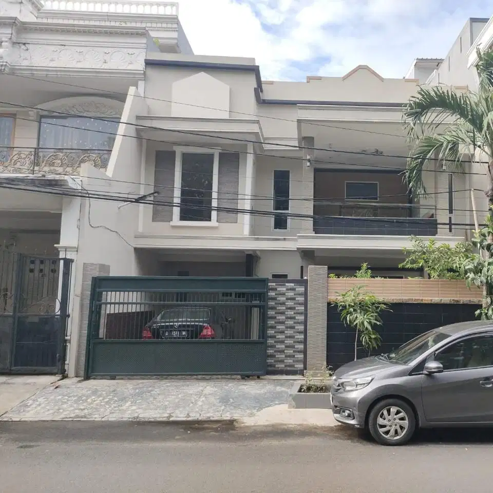 DIJUAL CEPAT RUMAH 2 LANTAI DI TAMAN SEMANAN INDAH