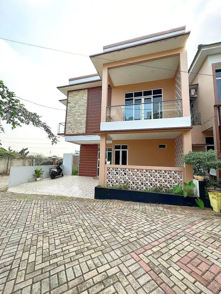 RUMAH MEWAH POSISI HOOK Strategis di Cibubur JAKTIM