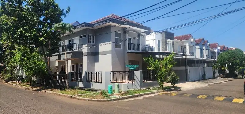Rumah Hoek Full Renovasi Lokasi Strategis Dkt Penabur
