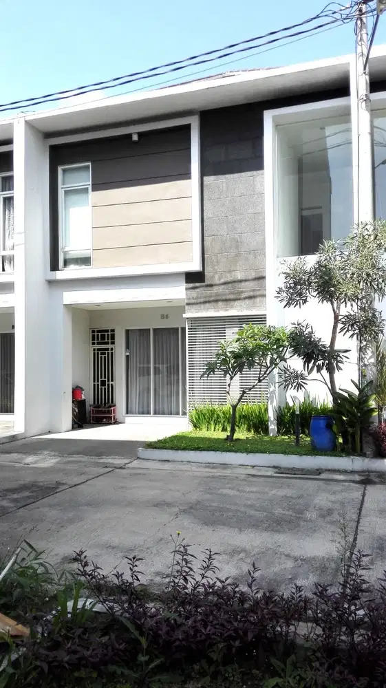 MURAH RUMAH 2 LANTAI DI CLUSTER DEKAT TOL BUAH BATU