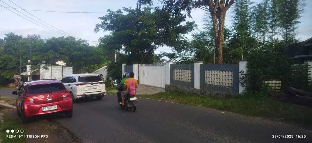 RUMAH PINGGIR JALAN UTAMA DIJUAL MURAH