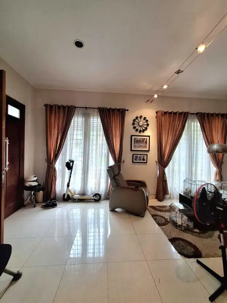 Dijual Rumah Murah di Emerald Bintaro Butuh Renovasi Sektor 9 Tangsel
