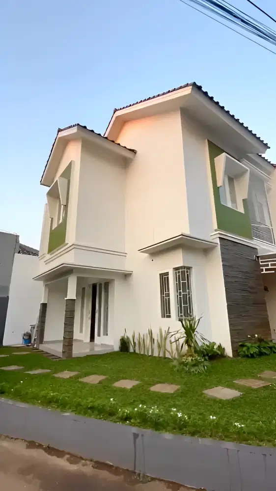 Rumah Modern Posisi Hook Di Cireundeu Selatan Jakarta