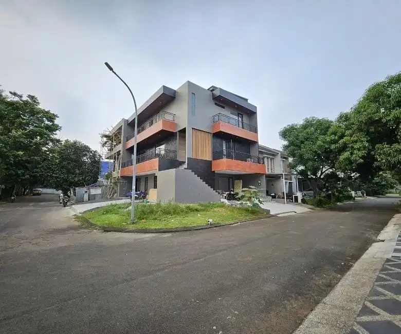 Dijual Hunian Mewah 3 Lantai di Sutera Feronia Park, Alam Sutera, Tgr