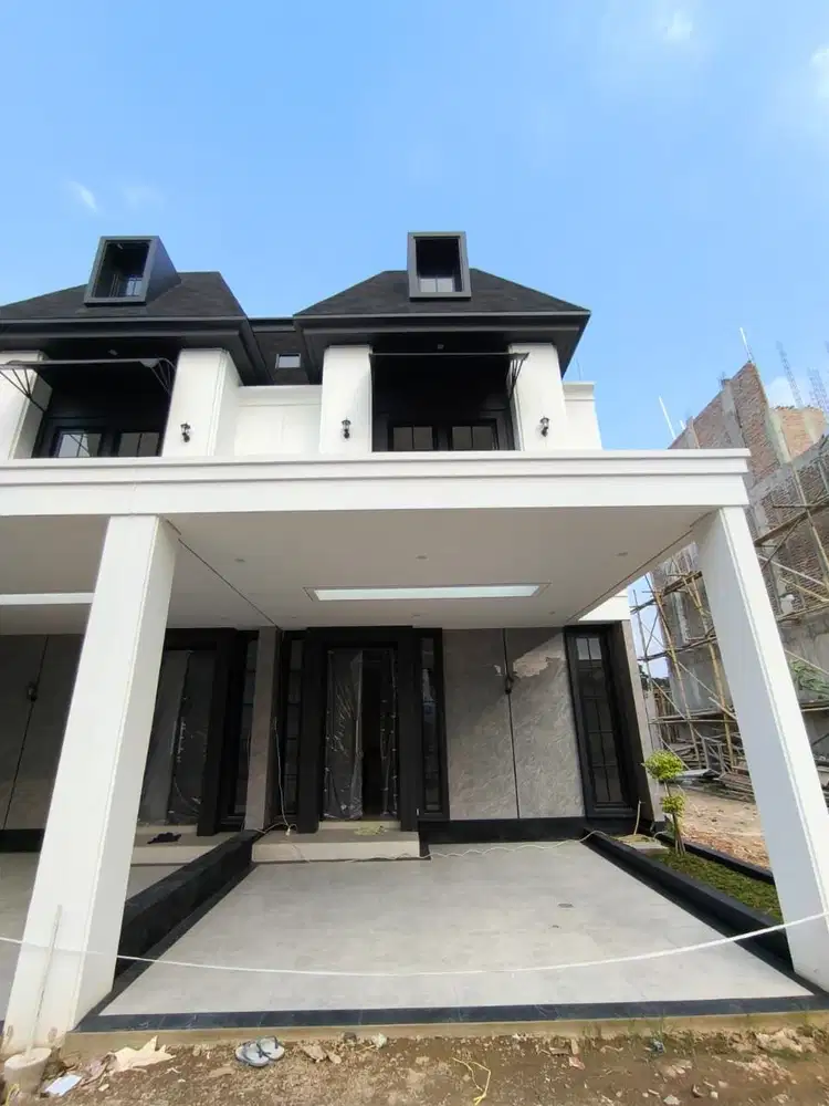 Siap Huni Rumah Mewah 3 Lantai Di Pusat Kota Jakarta Timur 1,8 Man