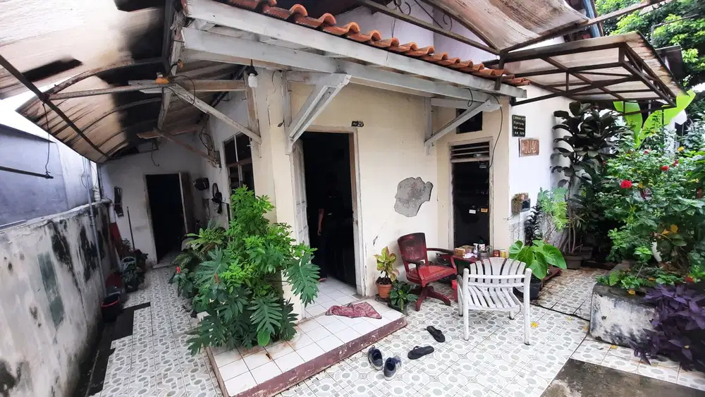 Rumah lama 200mtr jln 2 mbl di jatipadang pejaten 2m saja