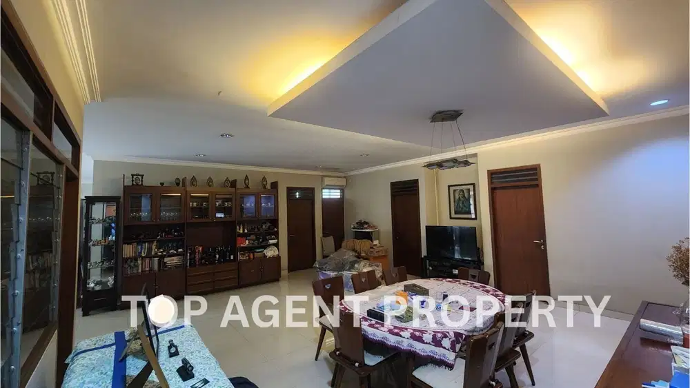 DIJUAL RUMAH STRATEGIS JAKSEL