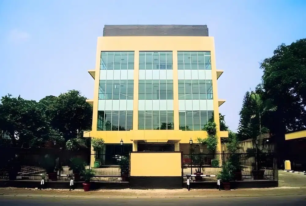 Sewa Office Space Strategis di Gedung 5 Lantai Kemang