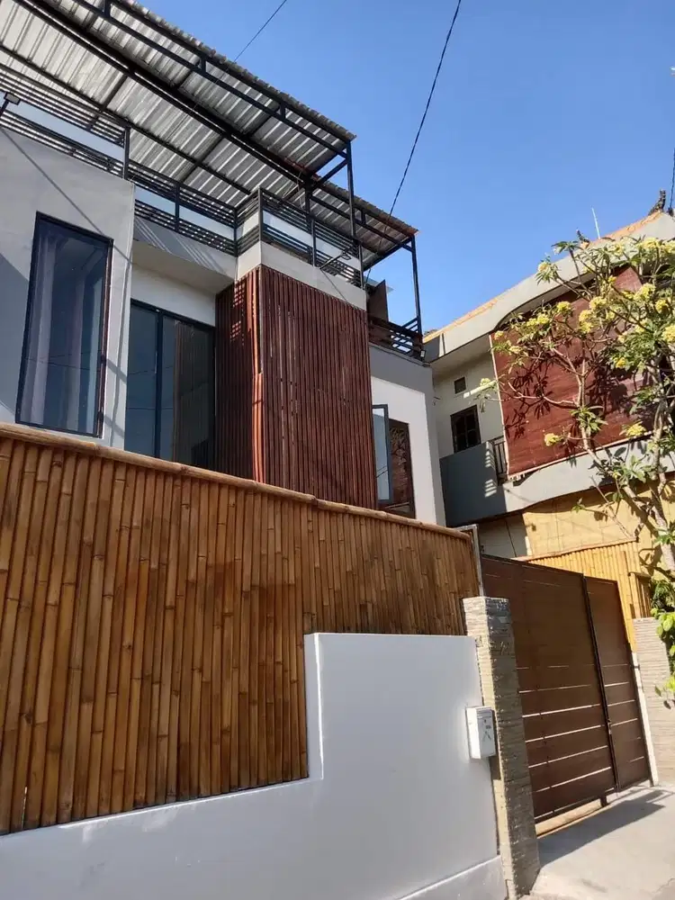 Dijual Villa 3 Lantai Area Gunung Athena