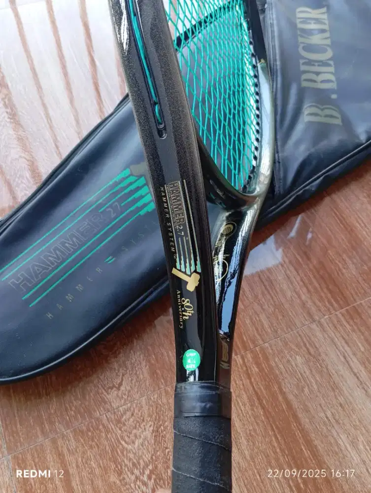 Raket tenis Boris Becker 80th Anniversary