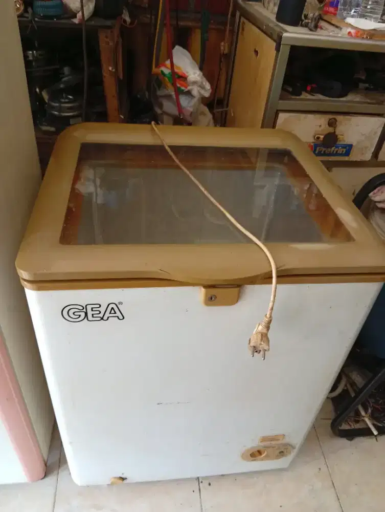 Freezer box bekas Mer GEA kap 100 Liter kead Normal