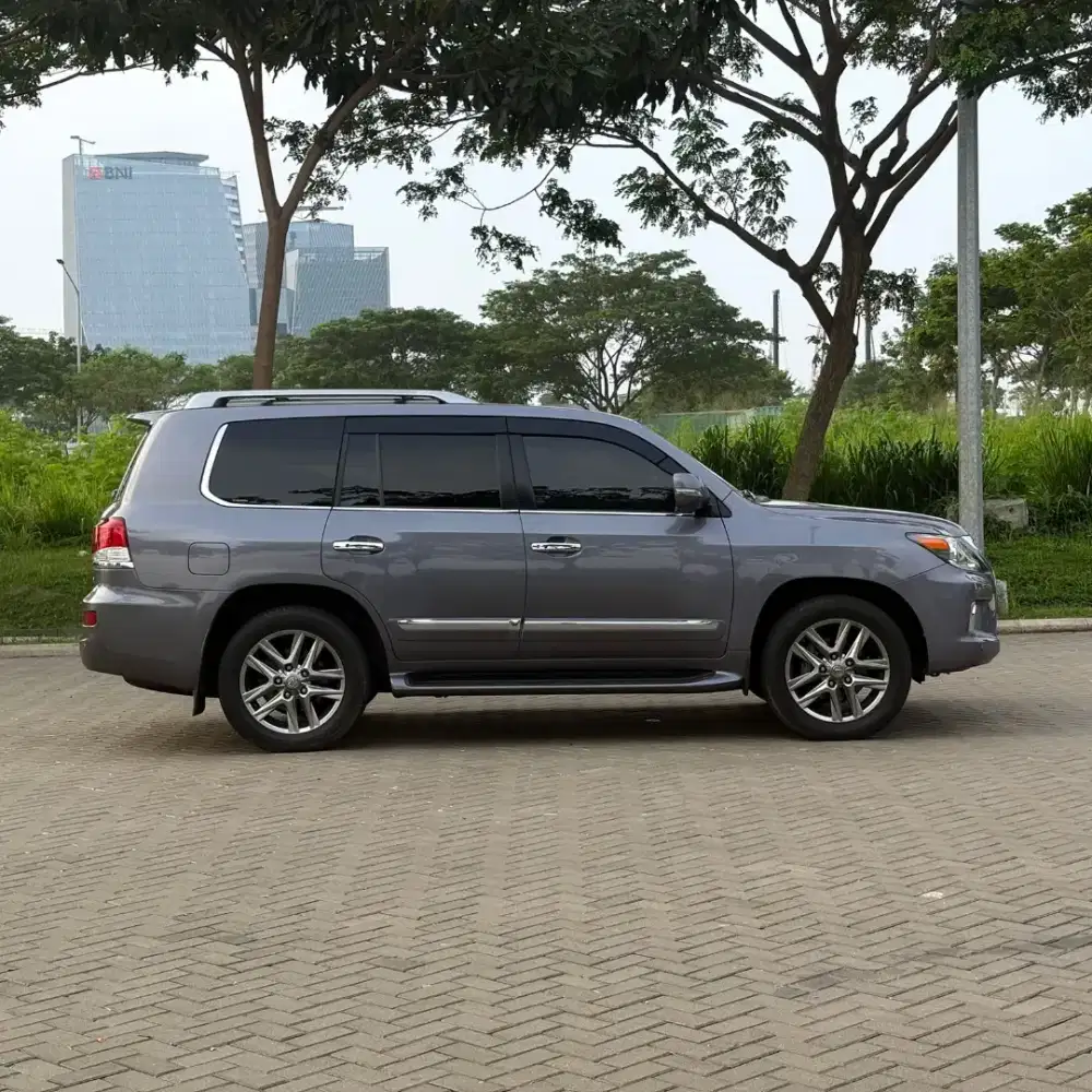 Lexus lx570 mulus terawat full original