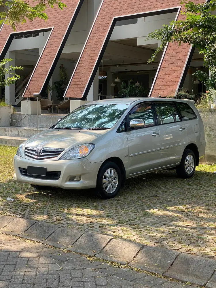 Toyota Innova 2.5 Tipe V 2011 M/T