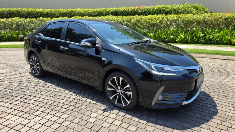 Mobil bekas Sedan siap pakai