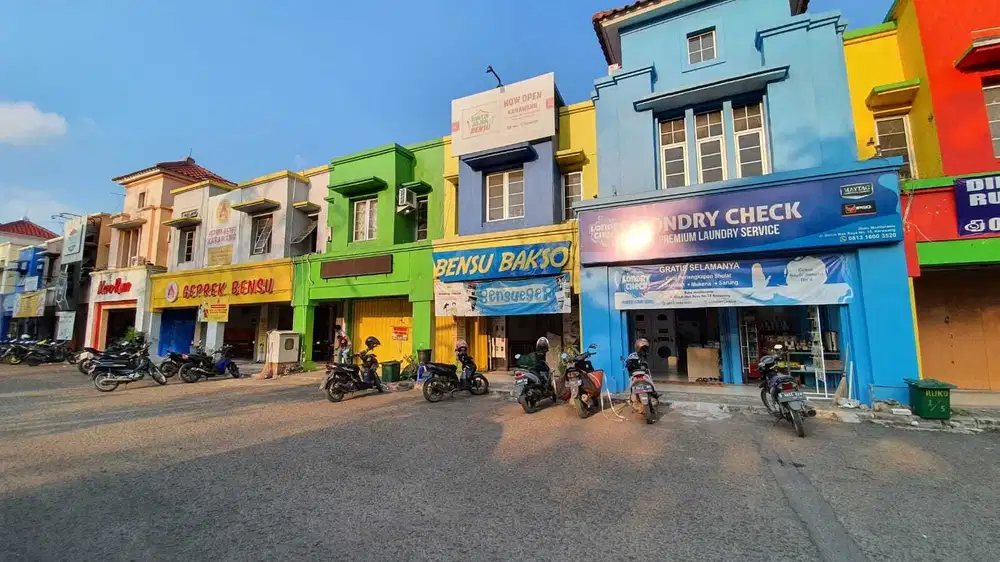 2 Lantai Ruko Besar Mediterania Galuh mas Strategis Luas pinggir Jalan