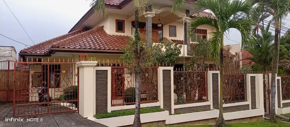 Dijual Cepat Rumah Mewah di BPPB, Halaman luas, Cocok utk Kantor