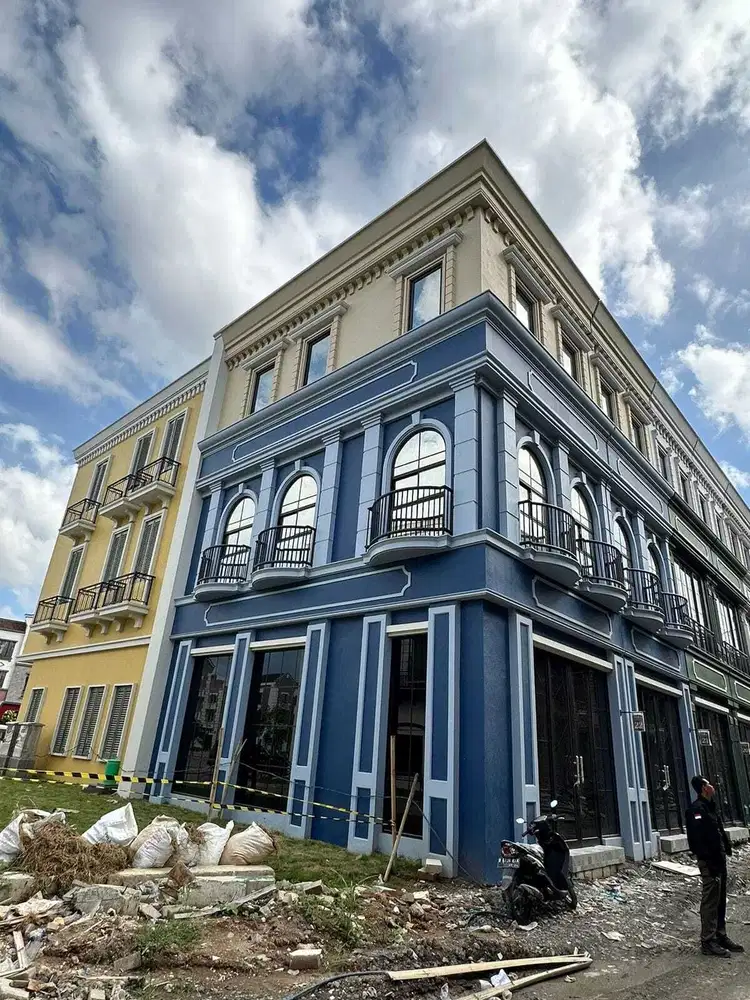 Disewakan ruko pik2 boulevard 3 lantai