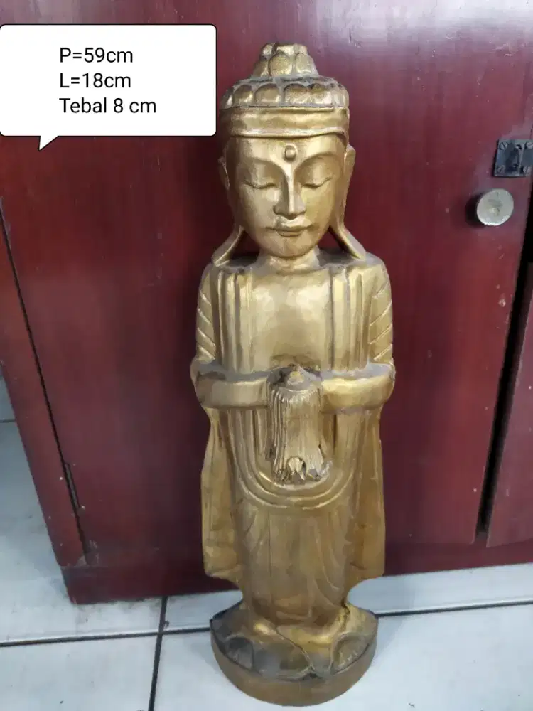 Patung Buddha kayu