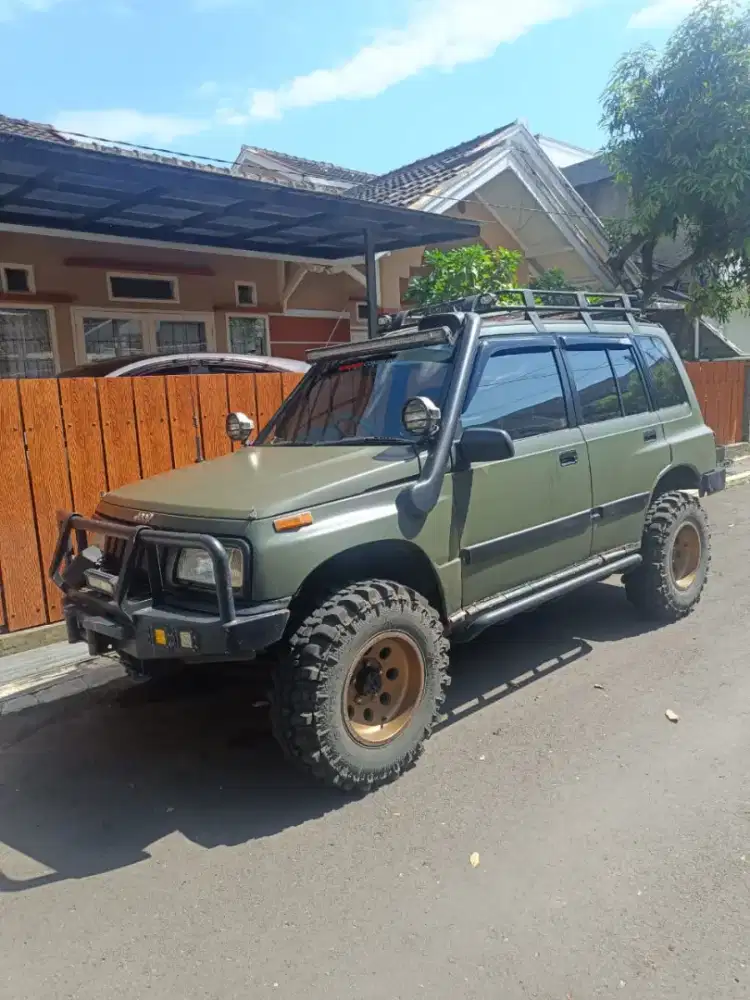 Jual suzuki vitara custom offroad 1993