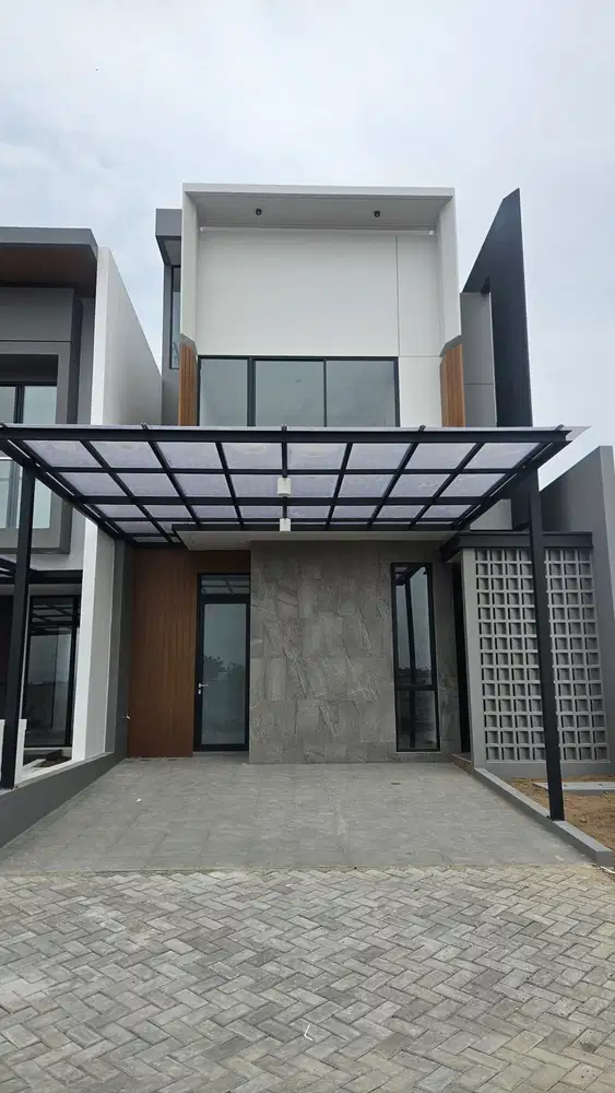 Rumah 2 Lantai dengan Attic Room