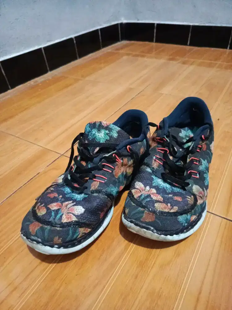 Sepatu Running Nike size 44