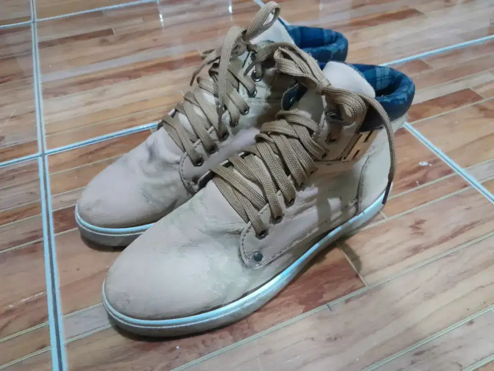 Sepatu coklat ukuran 42