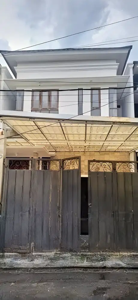 Jual Rumah Asri 2 Lantai di Cilandak SHM Bebas Banjir