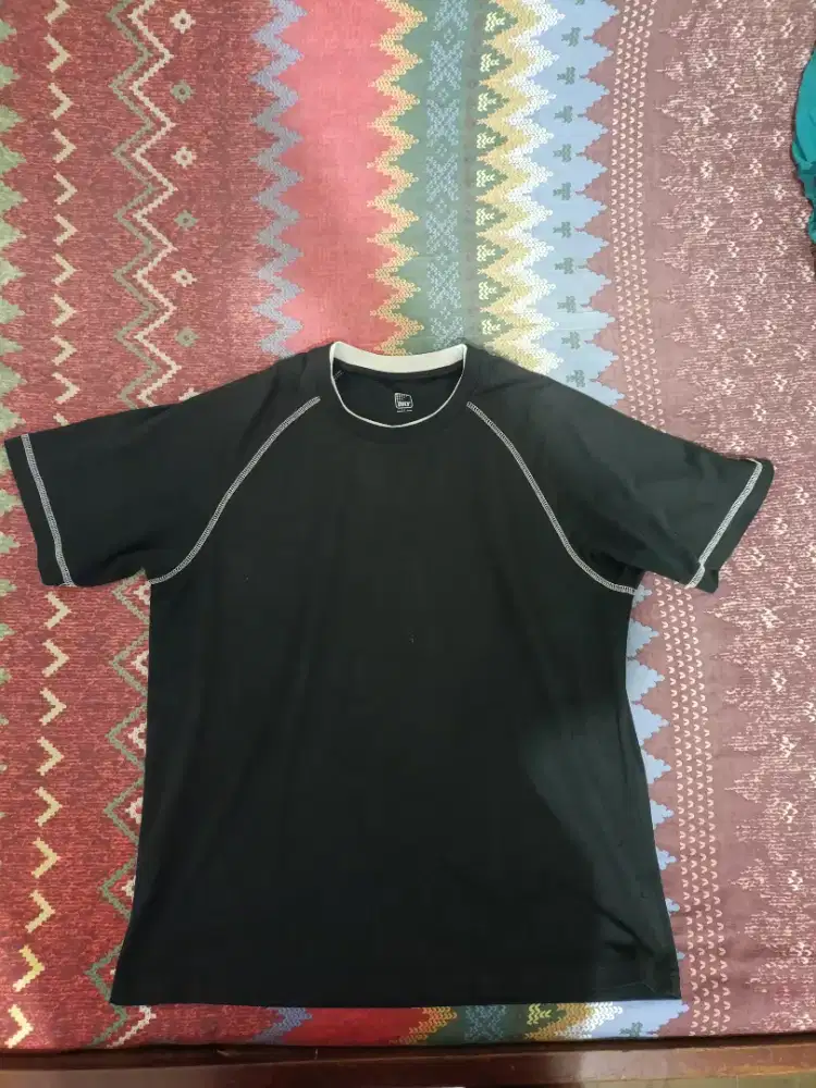 Baju Olahraga Hitam Bahan Dry, Stretch